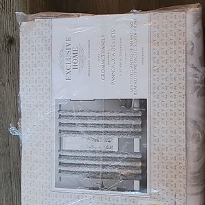 Set of 2 panels, 52 x 84